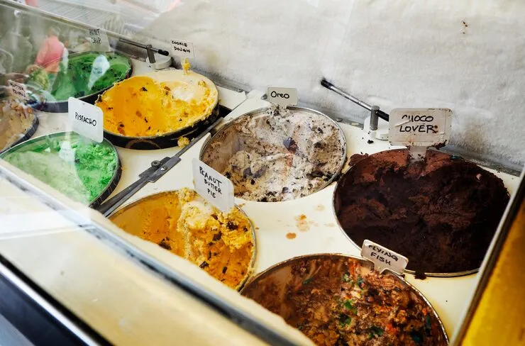 Ice cream and frozen yogurt shop POS in use